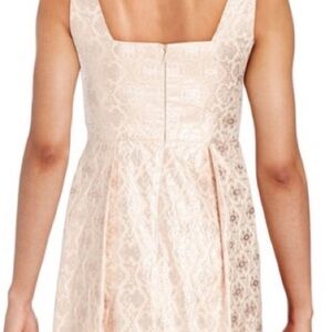 Kay Unger Elegant Cream Sleeveless Dress